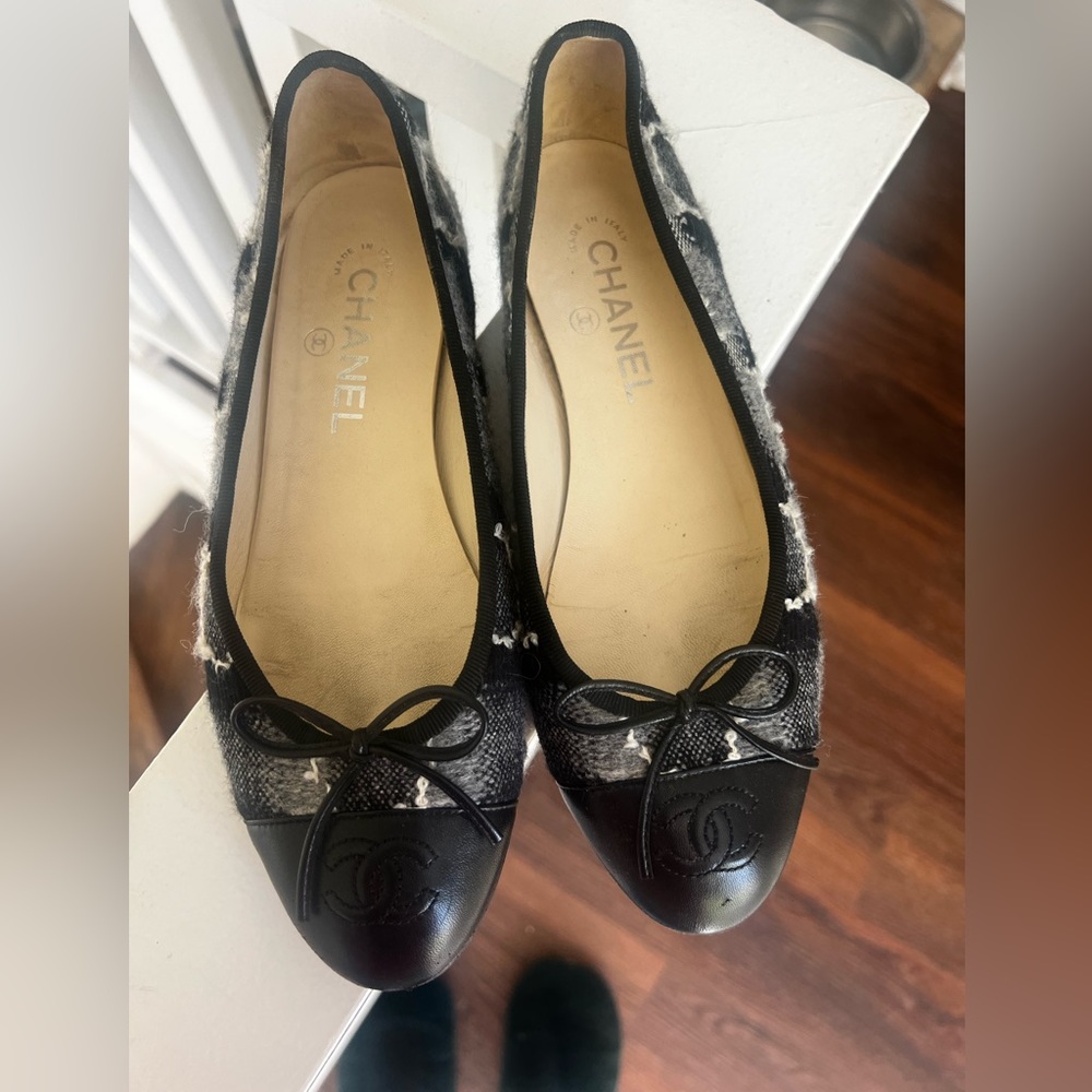 EUC Chanel Boucle Black, Gray & Cream Ballet Flats, 37.5/ 7